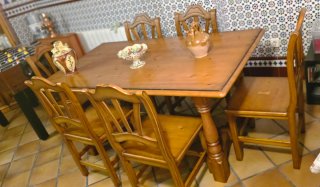 2 Conjuntos mesas y 12 sillas madera. Y2 taburetes
