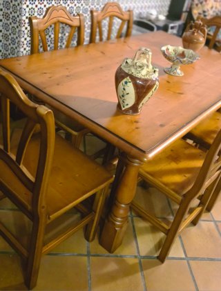 2 Conjuntos mesas y 12 sillas madera. Y2 taburetes