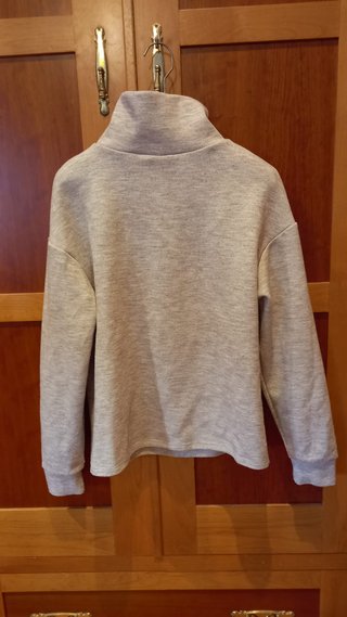 Sudadera y Pantalón Mango cuello alto beige.