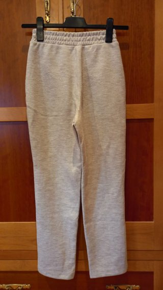 Sudadera y Pantalón Mango cuello alto beige.