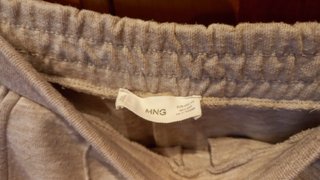 Sudadera y Pantalón Mango cuello alto beige.
