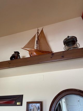 Maqueta de barco y antiguedades