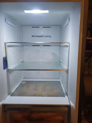 Congelatore con 4 cassetti e 3 ripiani