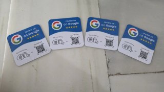 Placa para reseñas de Google con NFC y QR