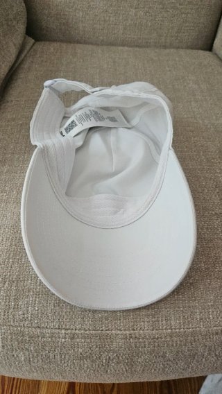 Gorra blanca Asics