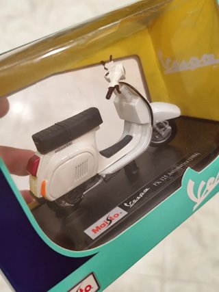 Modellino Vespa Piaggio PK 125 Automatica Maisto