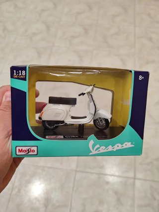 Modellino Vespa Piaggio PK 125 Automatica Maisto