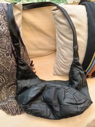 Bolso de cuero negro. A estrenar.
