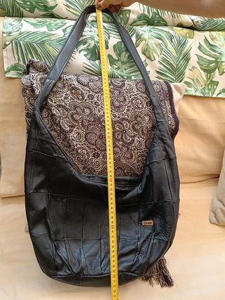 Bolso de cuero negro. A estrenar.
