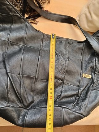 Bolso de cuero negro. A estrenar.