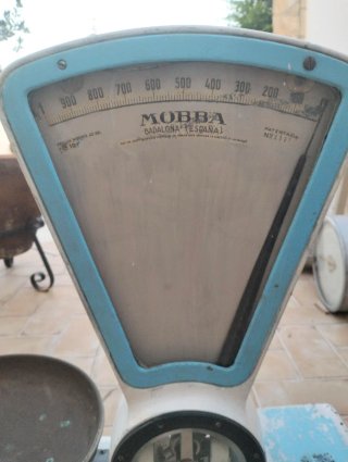Balanza antigua de tienda de ultramarinos, MOBBA