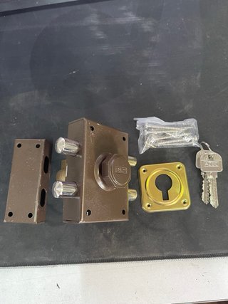 Cerradura sobreponer puerta de entrada casa