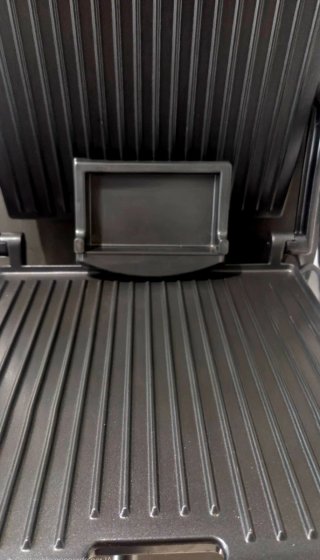 Grill/Sandwichera Princess 2000W, antideslizante.
