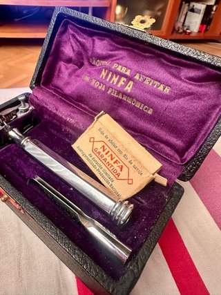 Máquina de afeitar Ninfa con estuche
