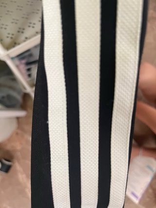 Sudadera Adidas Negra con Rayas Blancas