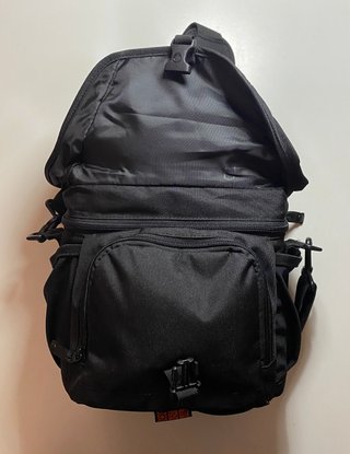 Bolsa cámara fotos Lowepro Nova 170 AW negra