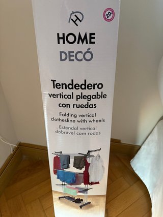 Tendedero vertical plegable con ruedas