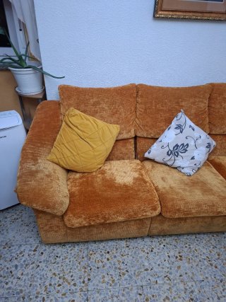 Sofá modular naranja y amarillo
