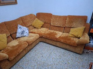 Sofá modular naranja y amarillo