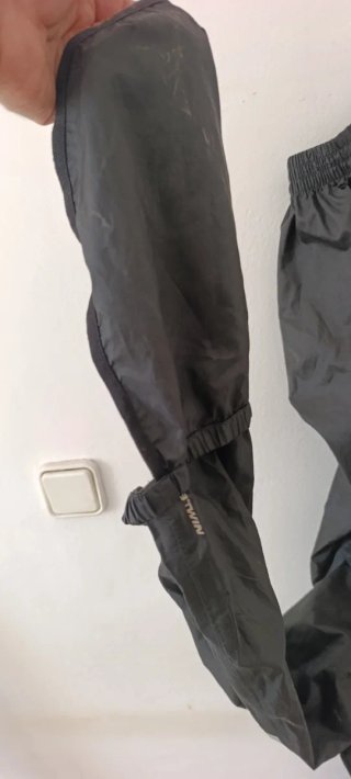 Pantalón impermeable negro