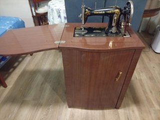 Máquina de coser Wertheim antigua