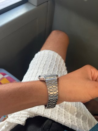 Reloj plateado de pulsera