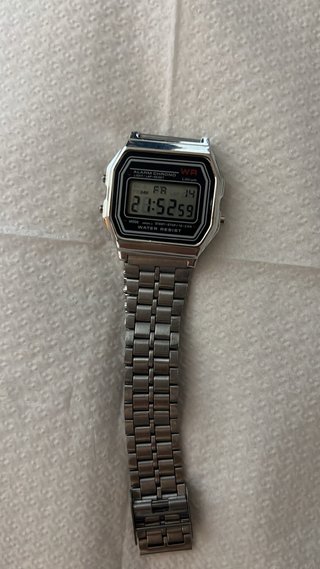 Reloj plateado de pulsera