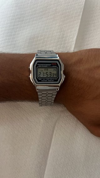 Reloj plateado de pulsera