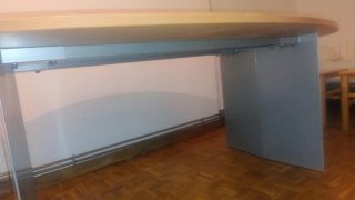 Mesa de reuniones ovalada madera y metal