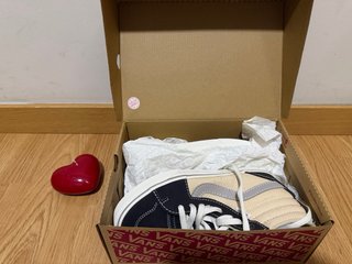 Zapatillas Vans Beige y Negro