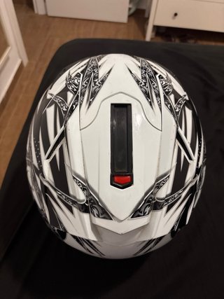 Casco de moto integral blanco y negro