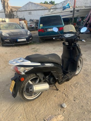 Kymco People 50 Scooter Negra