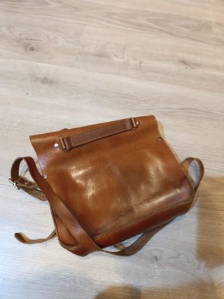 Bolso de cuero marrón