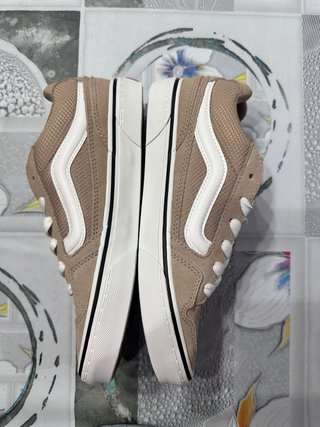 Zapatillas Vans beige Talla 40 Nuevas
