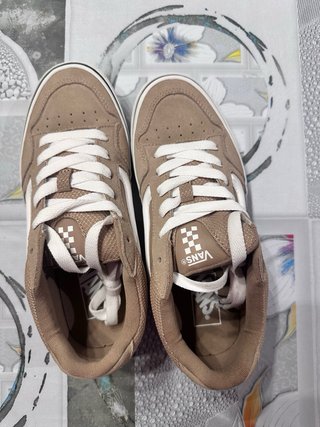 Zapatillas Vans beige Talla 40 Nuevas
