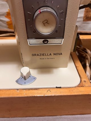 Máquina de coser Victoria