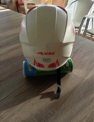 Casco de moto blanco y rosa