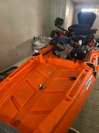 Kayak de pesca naranja