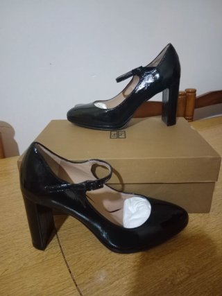 Tacones Gloria Ortez color negro Talla 37