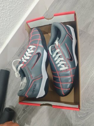 Nike Total 90 Deportivos Grises y Rojos