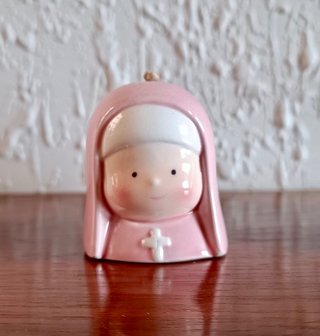 Campane in ceramica con figure dipinte 3 pz