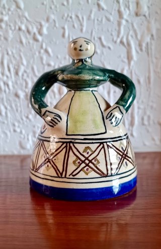 Campane in ceramica con figure dipinte 3 pz
