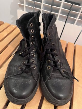 Botines dorados/plateados con tachuelas
