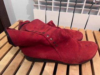 Botines dorados/plateados con tachuelas
