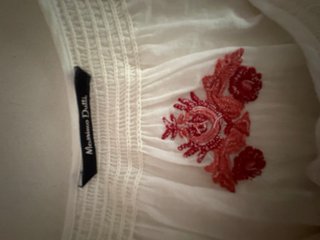 Blusa bordada blanca y roja