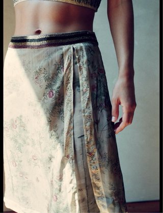 Falda Zara Estampada Bordada Talla S Viral