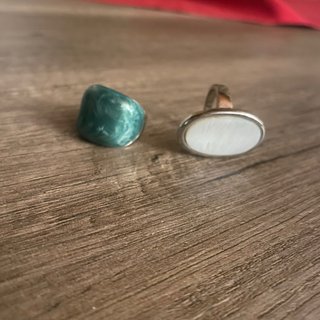 Anillos plateados y verde mar