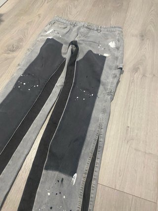Pantalones vaqueros corte flared grises