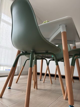 Conjunto de mesa y 4 sillas