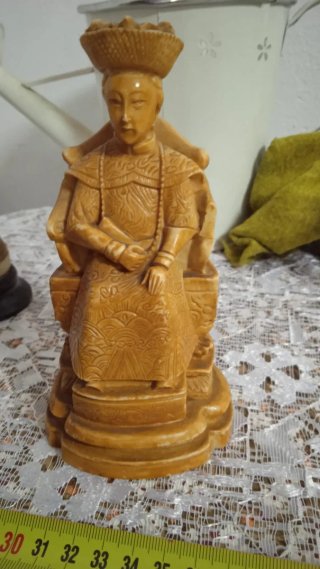 Figura Emperatriz China Sentada